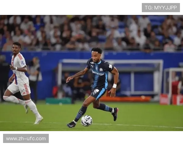 马赛主场球迷抗议活动：要求俱乐部管理层改善球队战绩