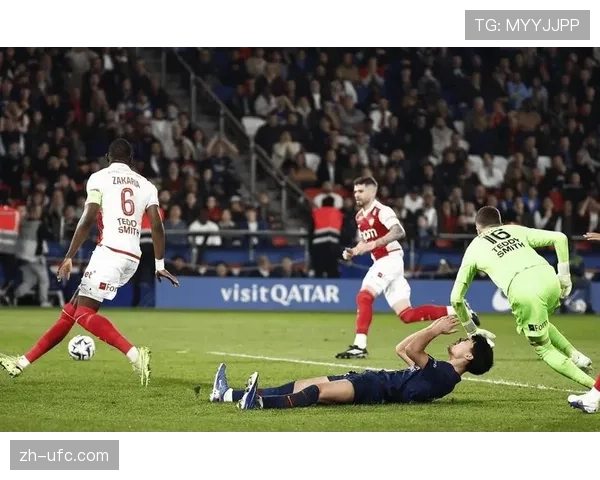 特写:维尔茨精妙直塞打穿肋部,奥蓬达单刀破门后指向助攻者 特写:维尔茨精妙直塞打穿肋部,奥蓬达单刀破门后指向助攻者